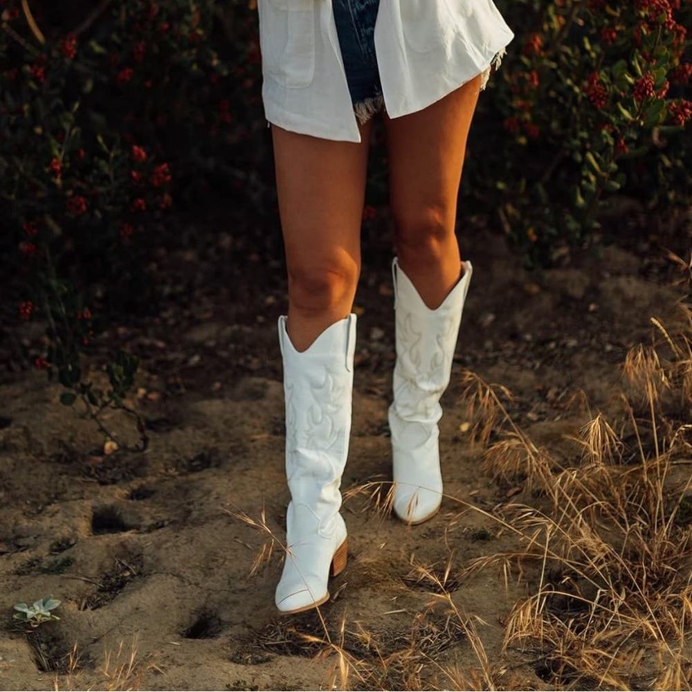 White Western Knee-High Cowboy Boots
Embroidered Leather Wide Calf Pointed Toe